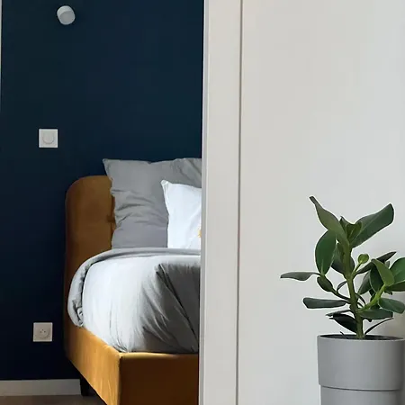 With Private Bathroom In Shared - Cite Du Design Privatunterkunft